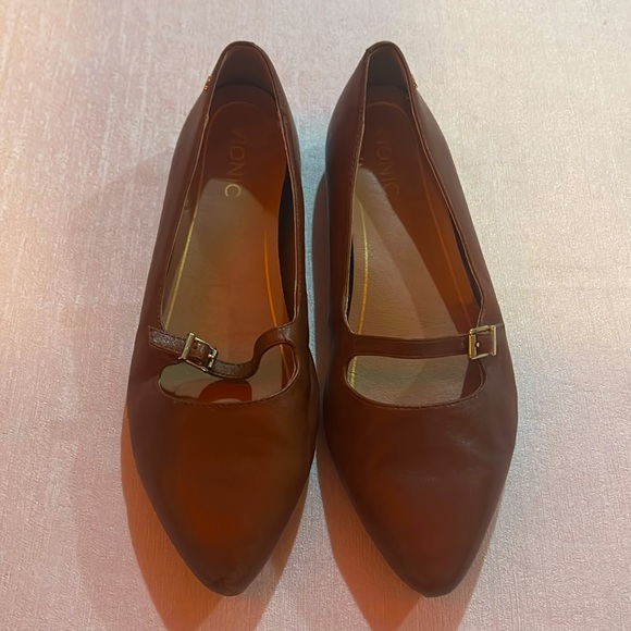 Vionic ’Delilah’ Styled Women’s Mocha Brown Colored Flats w/ Slim Strap Size 9.5 - Picture 2 of 11